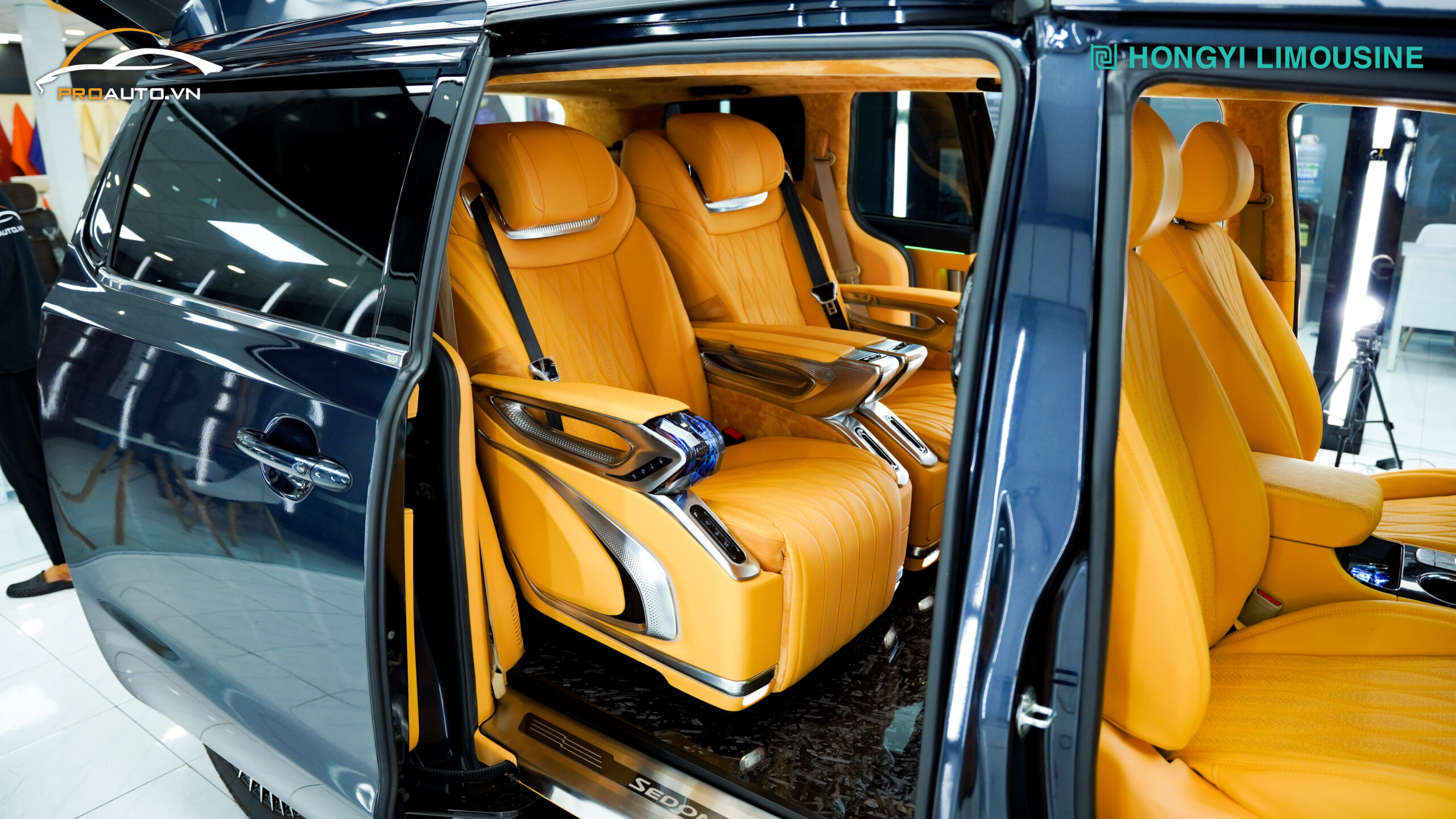 Kia Carnival Độ Limousine