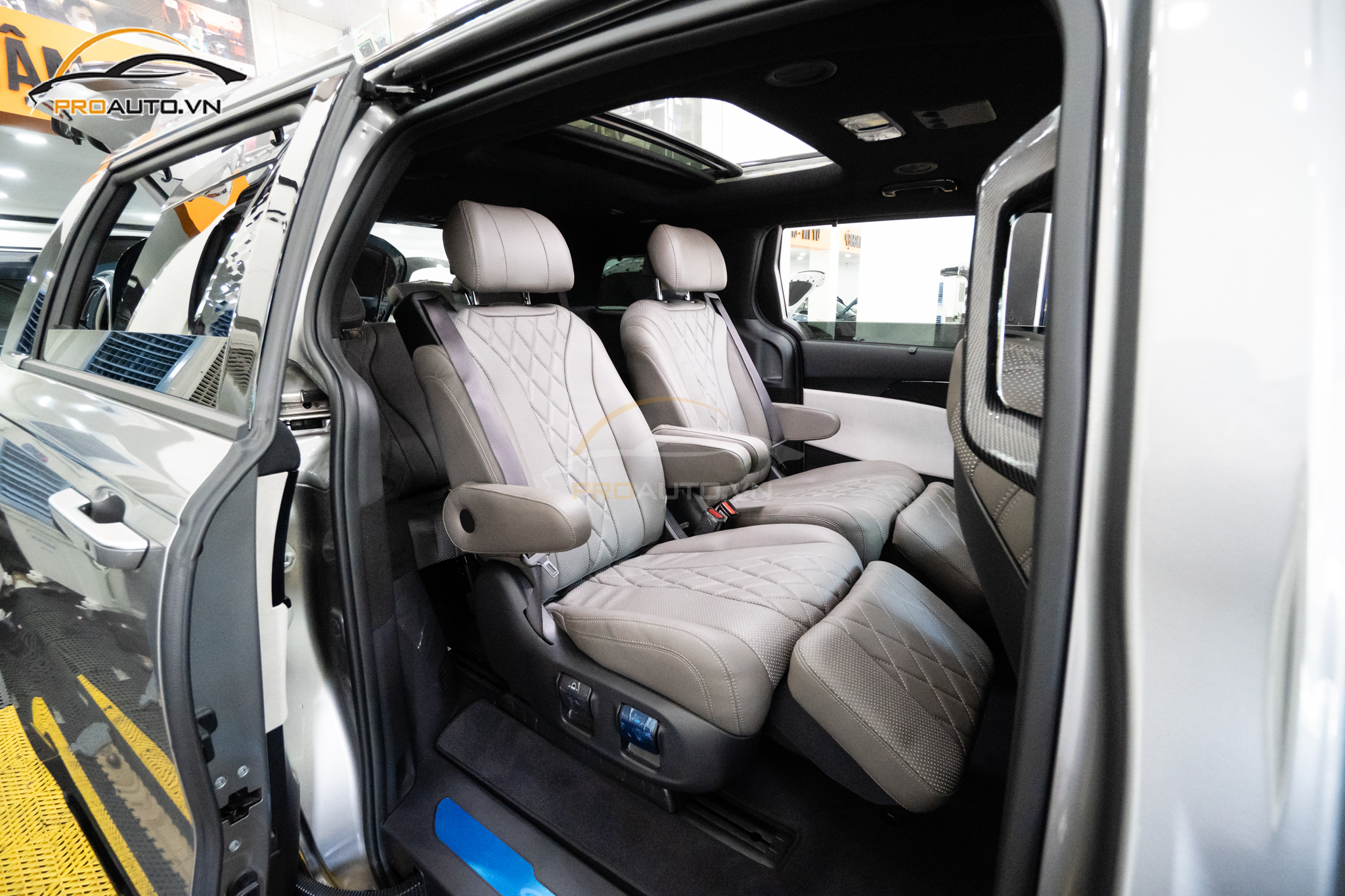 Độ ghế Limousine đẳng cấp - sang trọng cho Kia Carnival 