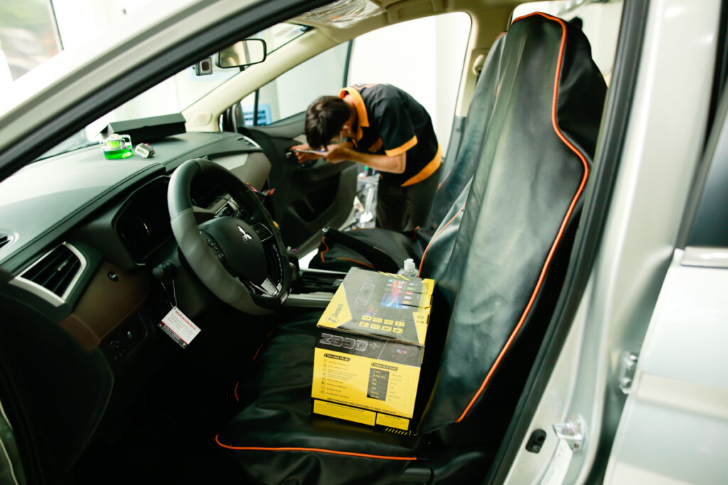 Lắp đặt màn hình android ô tô