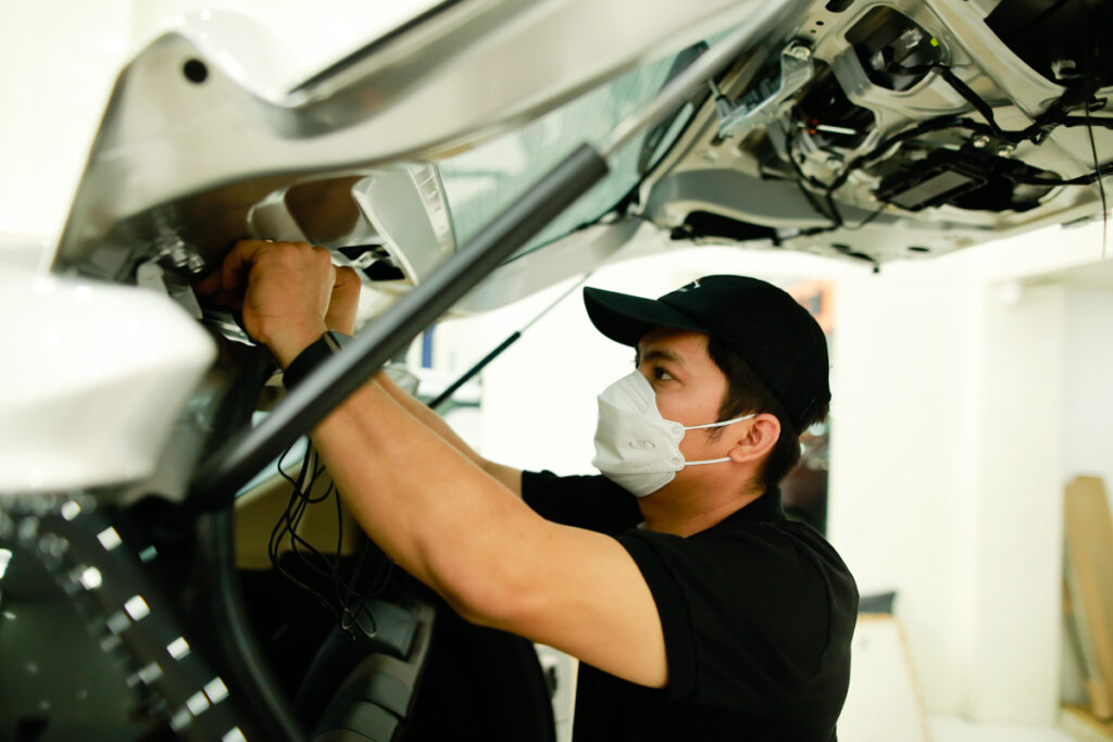 Lắp đặt màn hình android ô tô