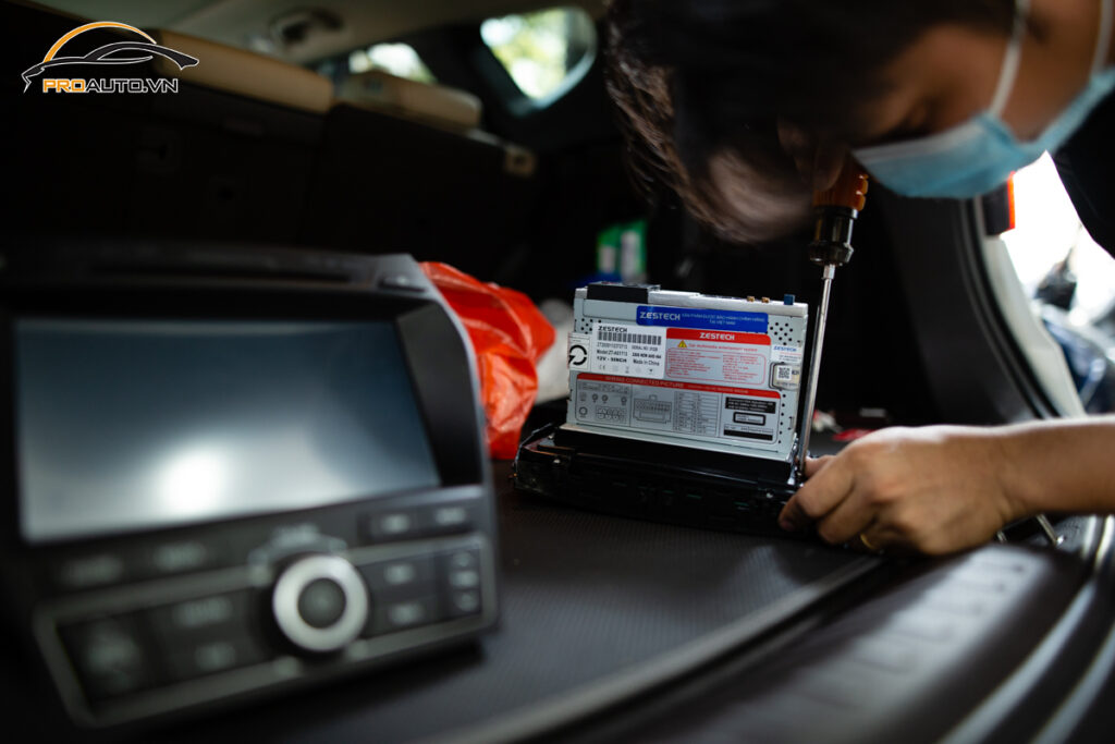 Thi công màn hình Android Zestech ô tô Proauto.vn