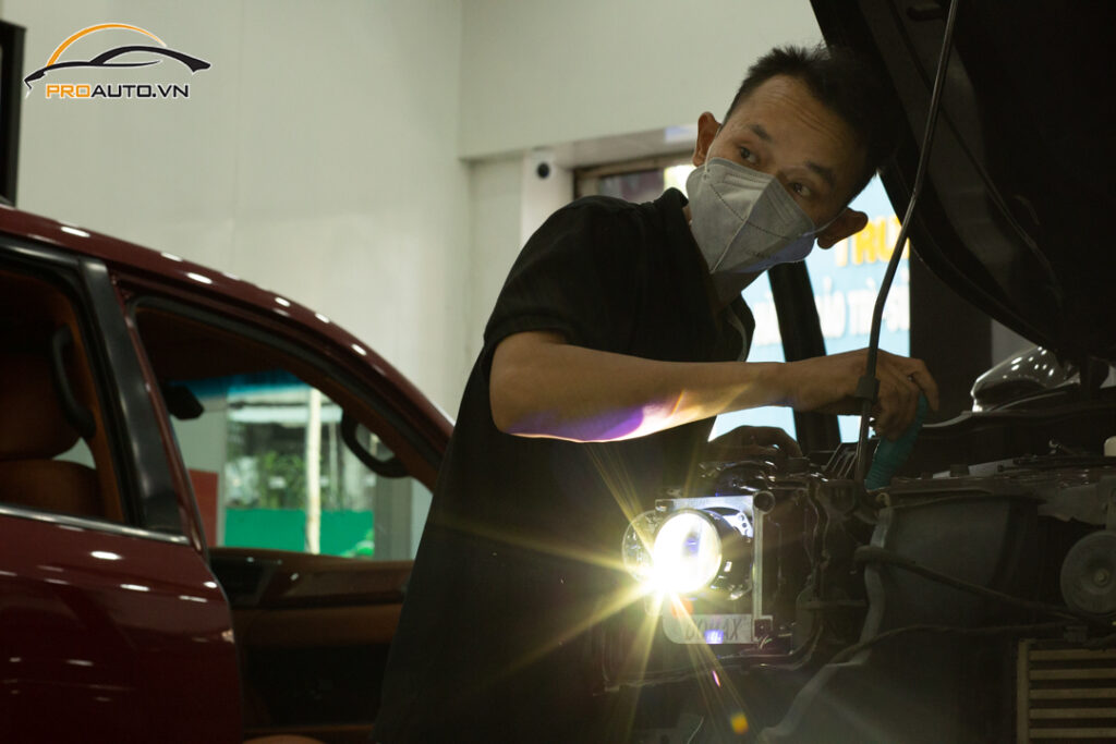 Thi công độ đèn ô tô tại Tphcm