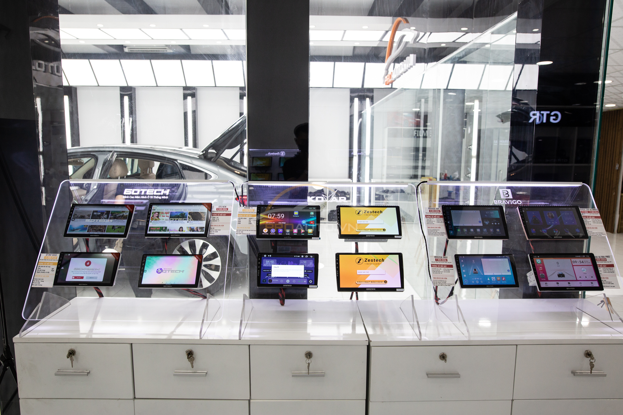 Khu vực trưng bày màn hình DVD tại Proauto.vn