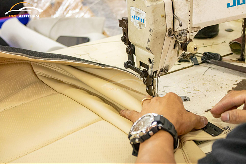 Thi công bọc ghế da xe ô tô TPHCM tại PROAUTO.VN