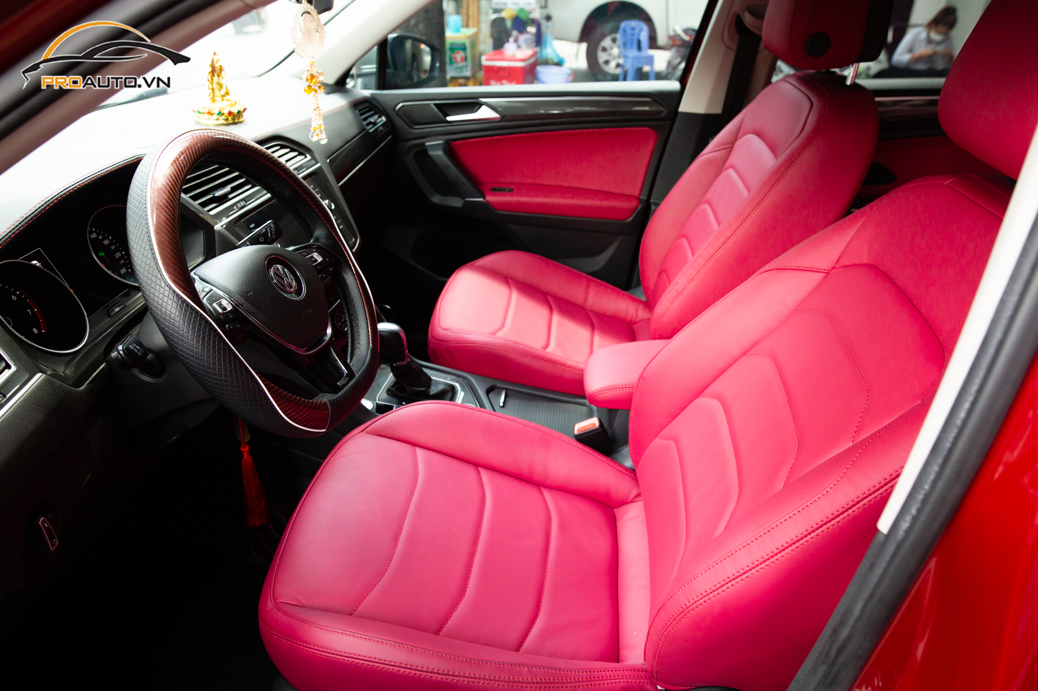 Bọc da Bò xịn cho xe Tiguan tại Proauto.vn