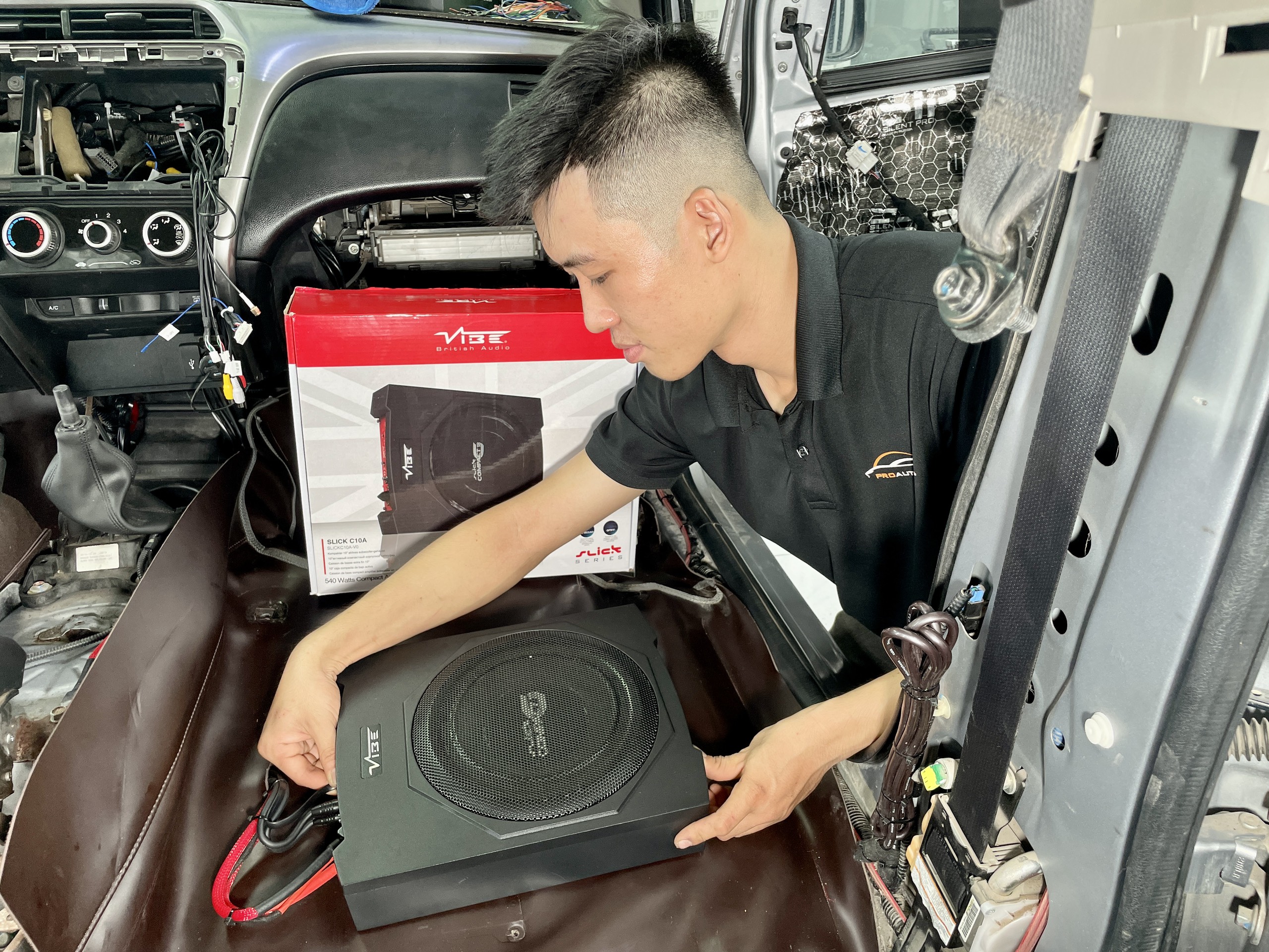 Có nên độ loa Sub gầm ghế ô tô