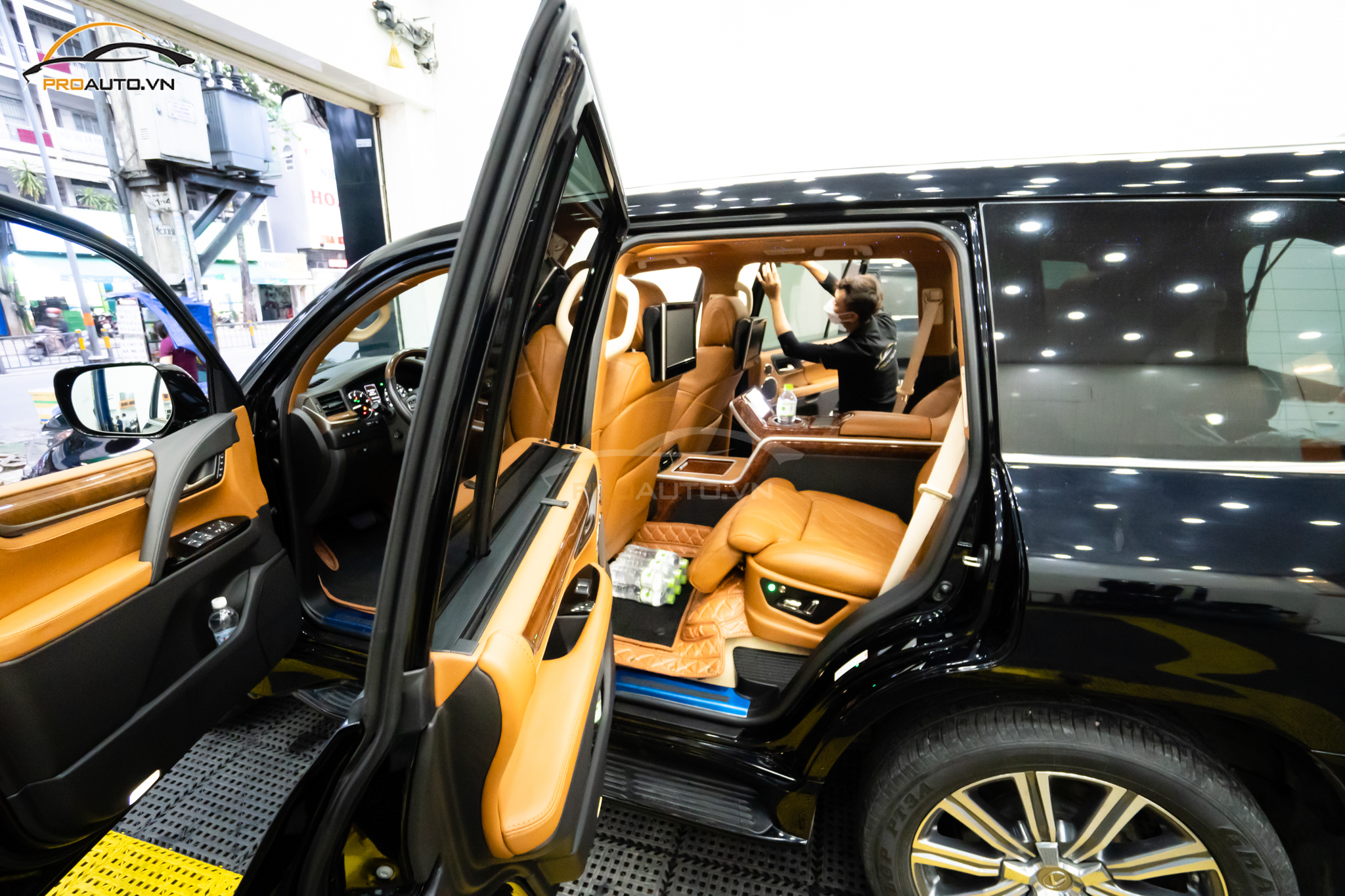 Độ ghế Limousine cho xe LX570 tại Proauto.vn