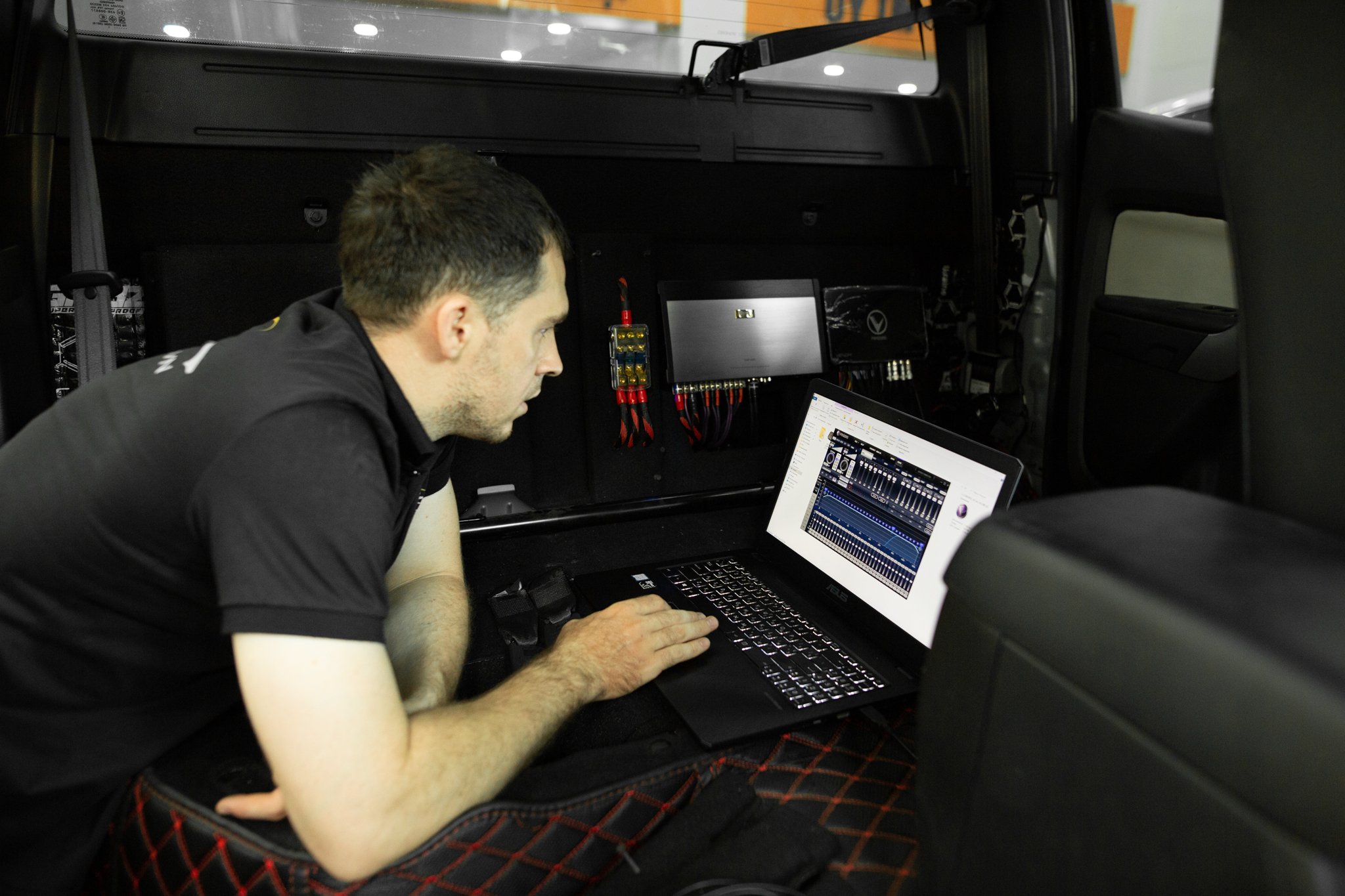 Kinh nghiệm độ âm thanh Ford Raptor hiệu quả