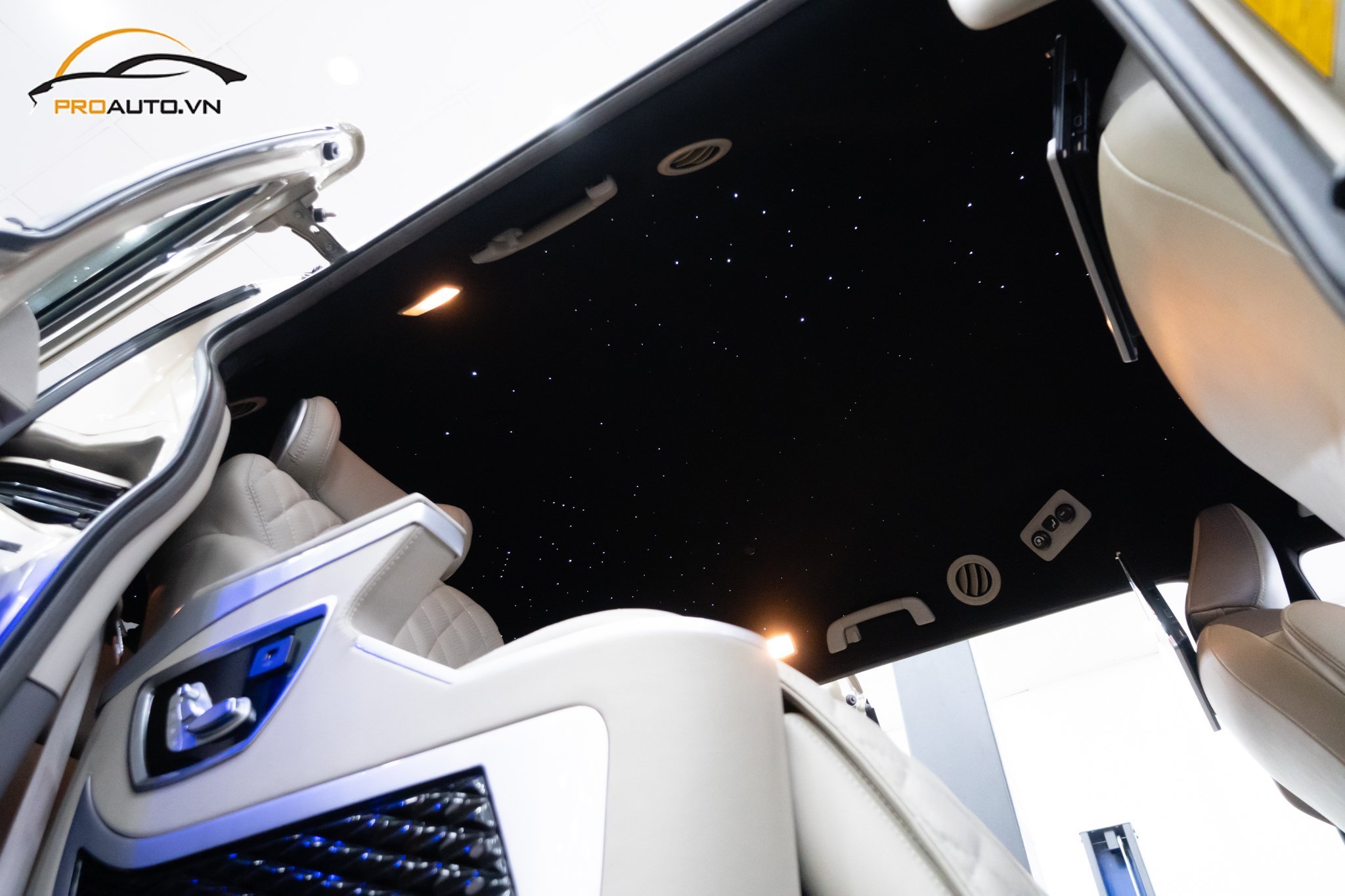Độ ghế Limousine và trần ánh sao xe Carnival tại Proauto.vn