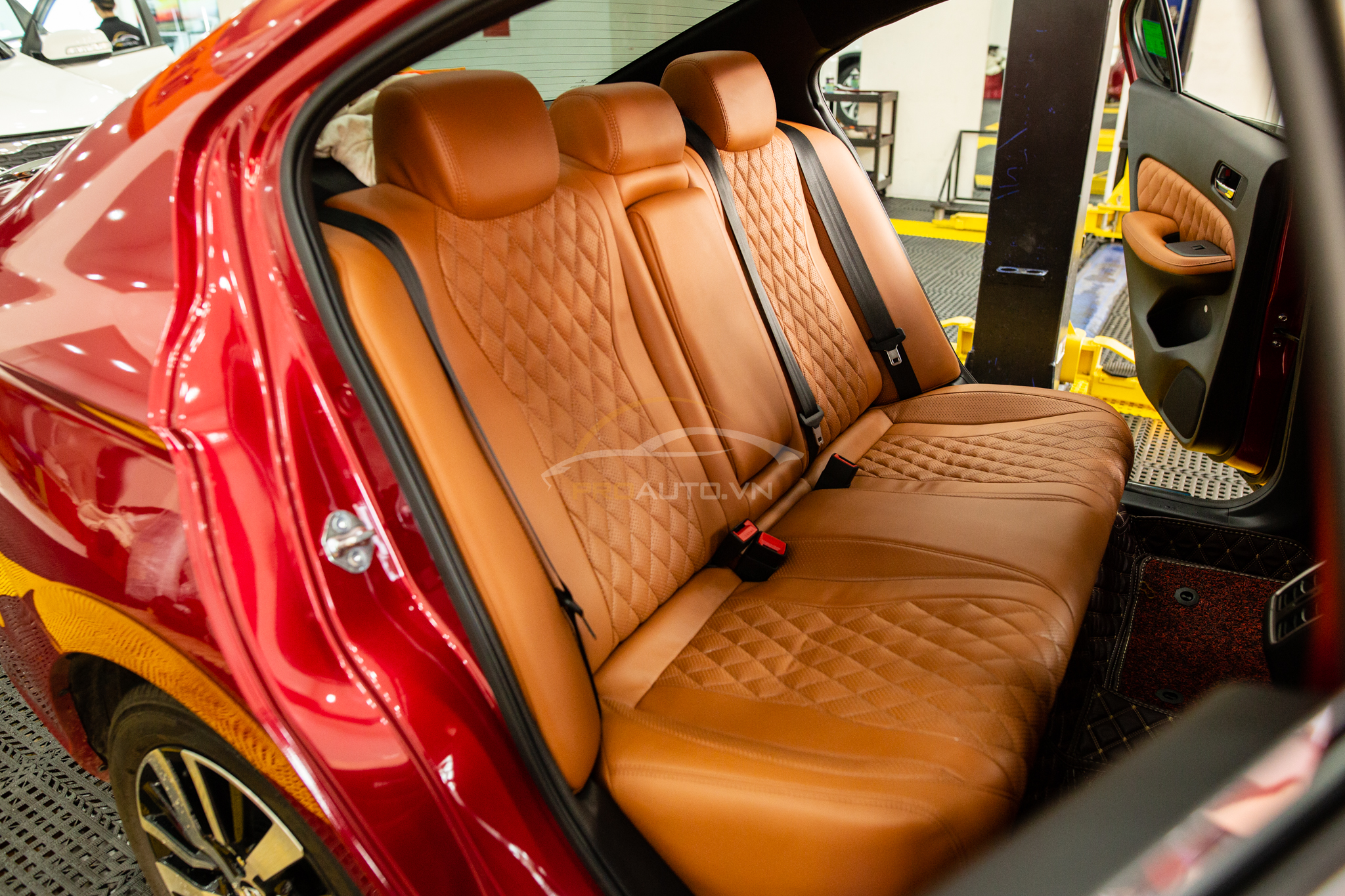 Bọc ghế da cho ô tô mang lại độ bền cao 