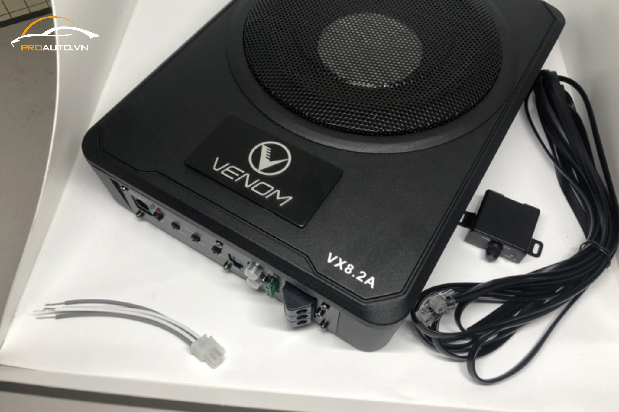 Loa Sub gầm ghế ô tô thương hiệu Venom