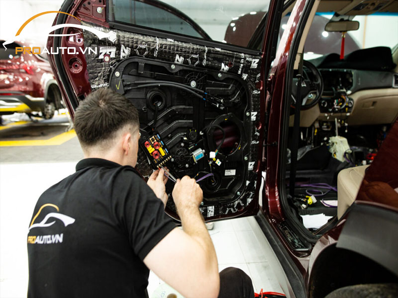 Độ âm thanh xe hơi cùng chuyên gia đến từ Ukraine