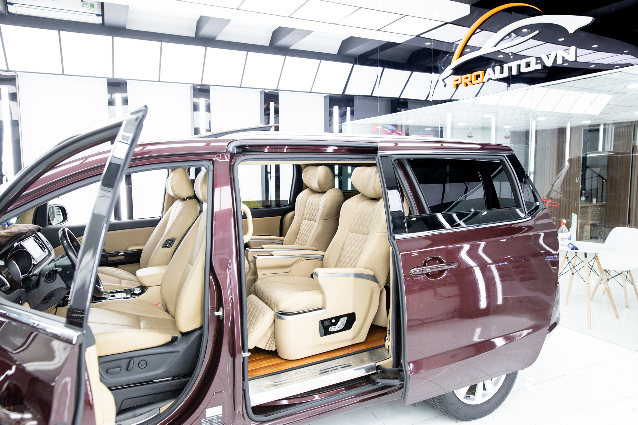 Độ ghế Limousine cho xe Kia Sedona tại Proauto.vn