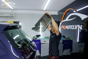 Dán phim cách nhiệt kính lưng cho xe Marcedes GLC200