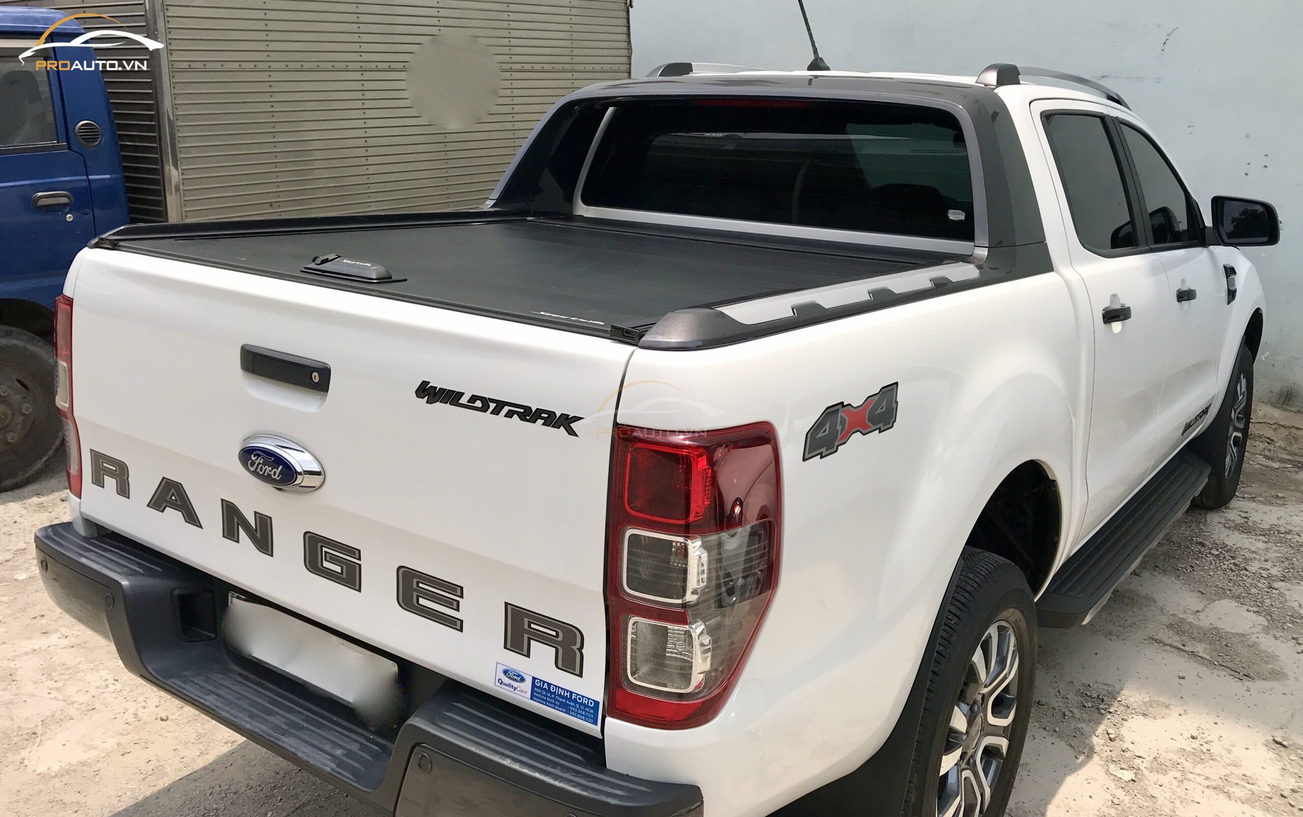 Nắp thùng cuộn xe