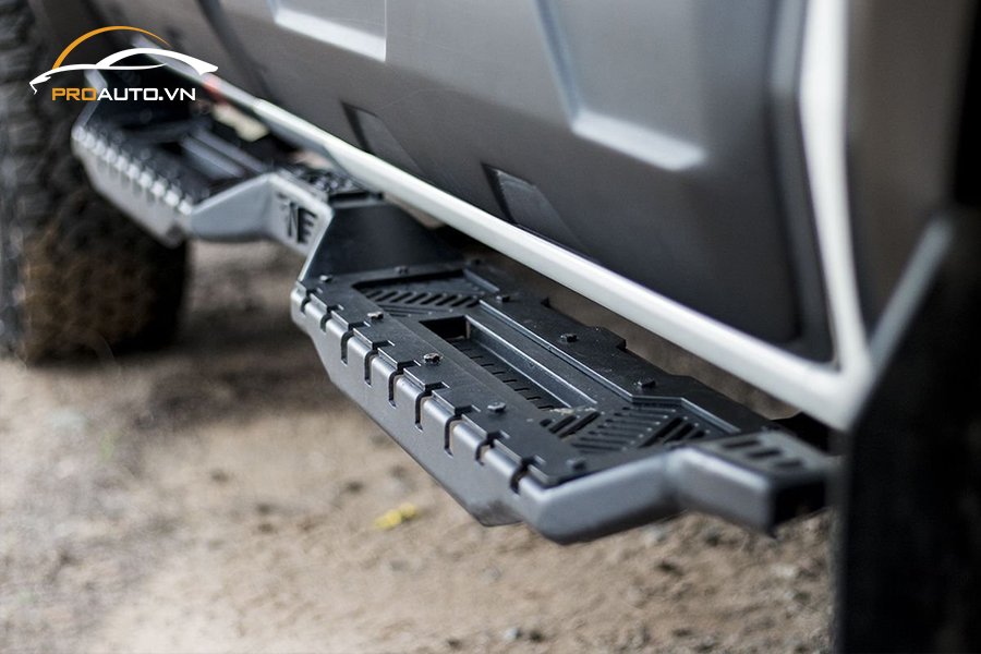 Bệ bước chân góc cạnh