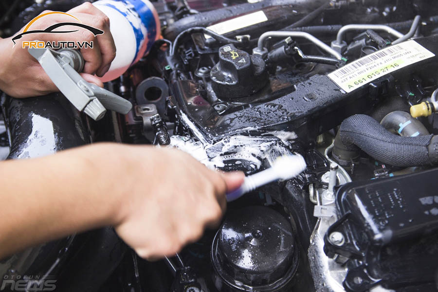 Quy trình vệ sinh khoang máy ô tô chuyên nghiệp tại Proauto.vn