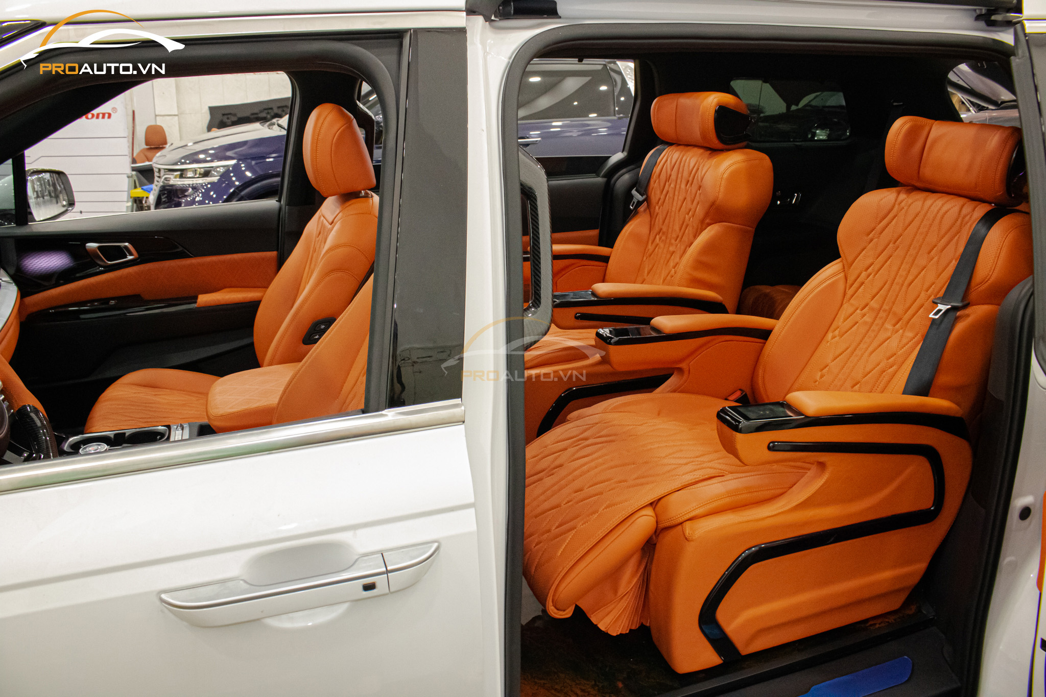 Sản xuất ghế Limousine mới theo xe Carnival  