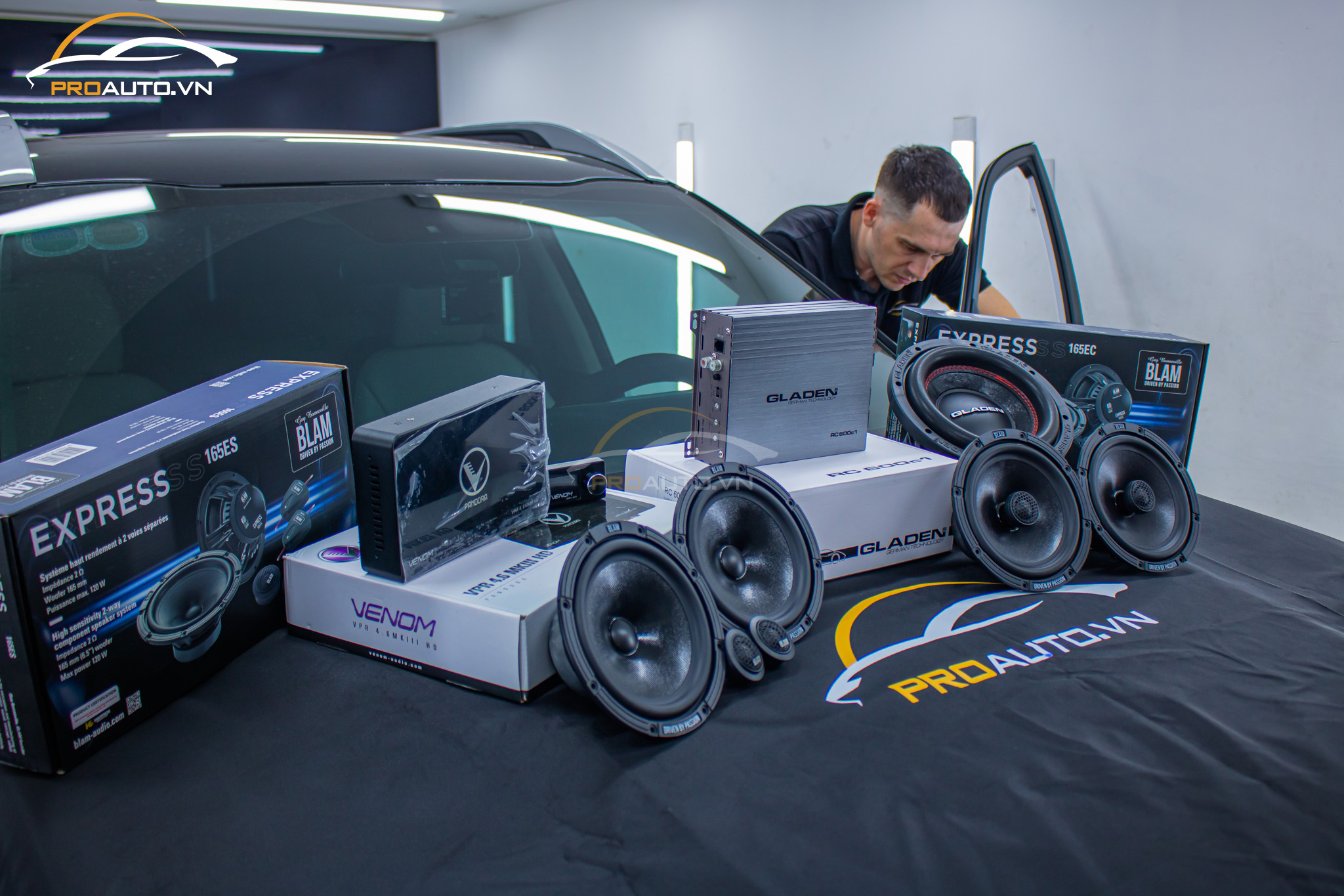 Cấu hình nâng cấp âm thanh xe hơi có sử dụng Amply ô tô