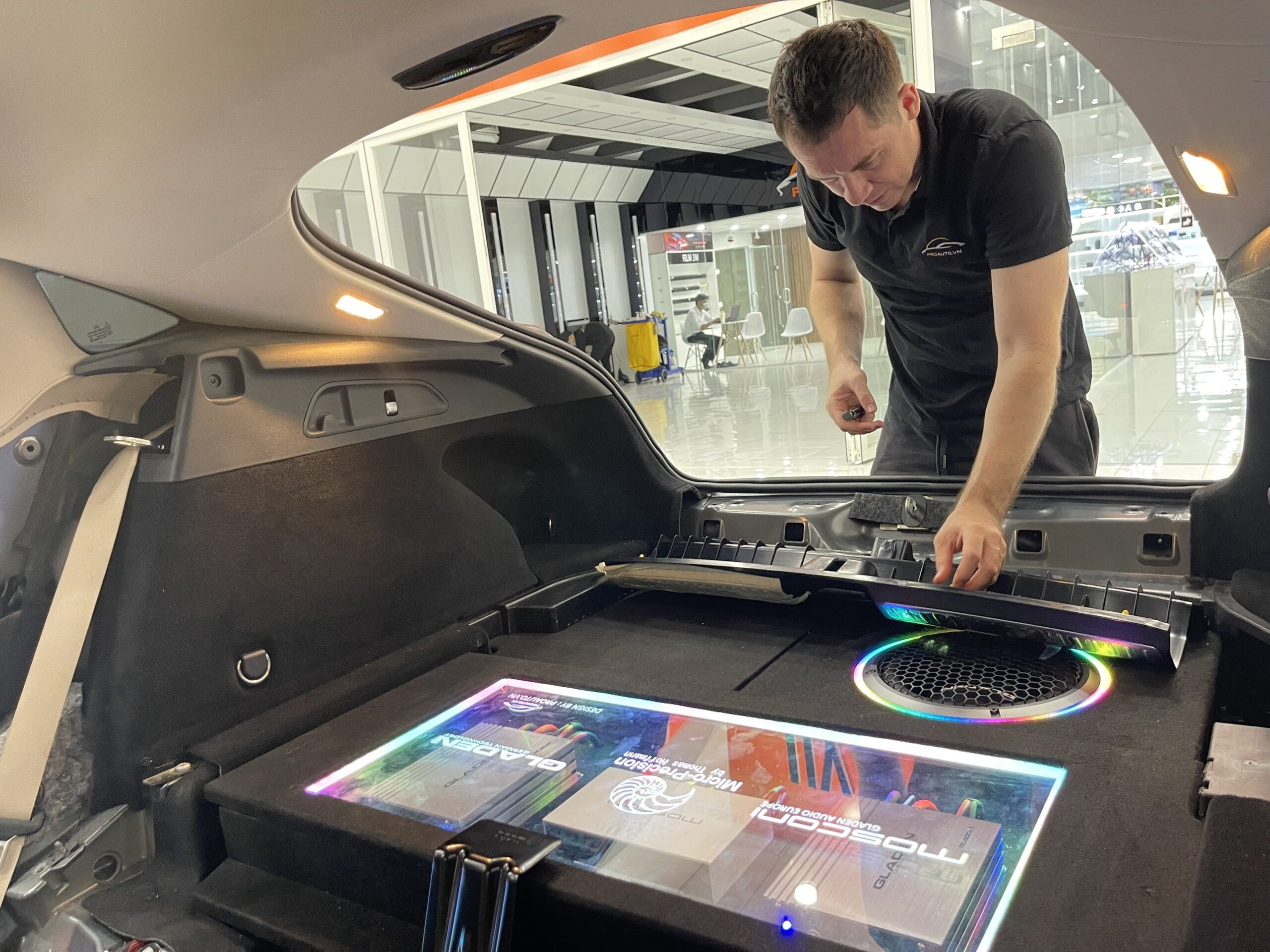 Nâng cấp âm thanh xe hơi cùng chuyên gia Ukraine