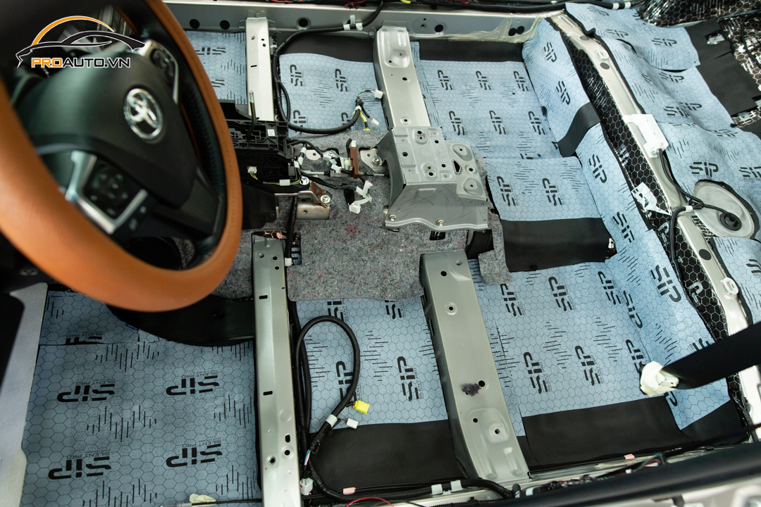 Dán cách âm chống ồn sàn xe cho ô tô