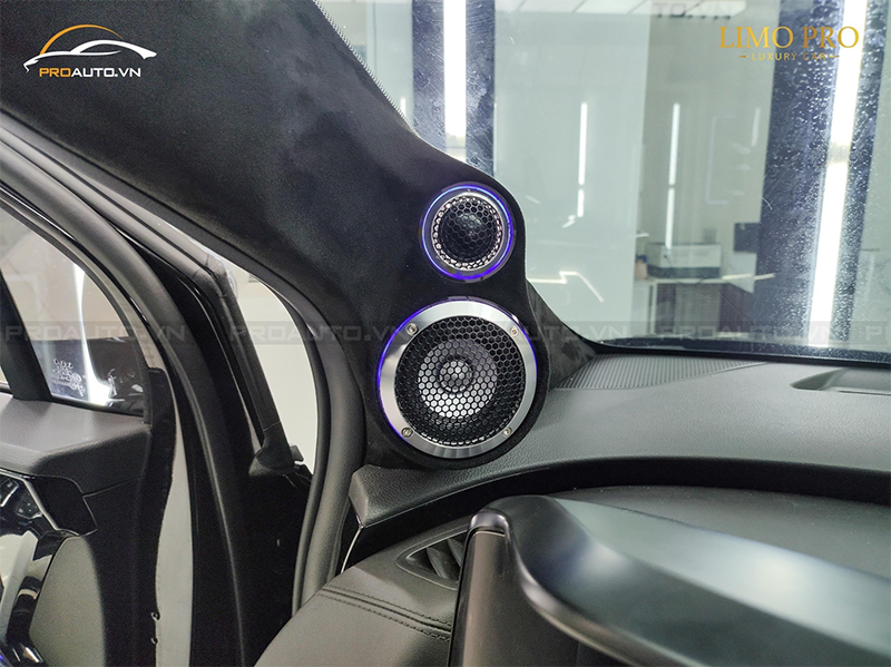 Độ âm thanh xe hơi Kia Carnival Limousine cùng chuyên gia âm thanh