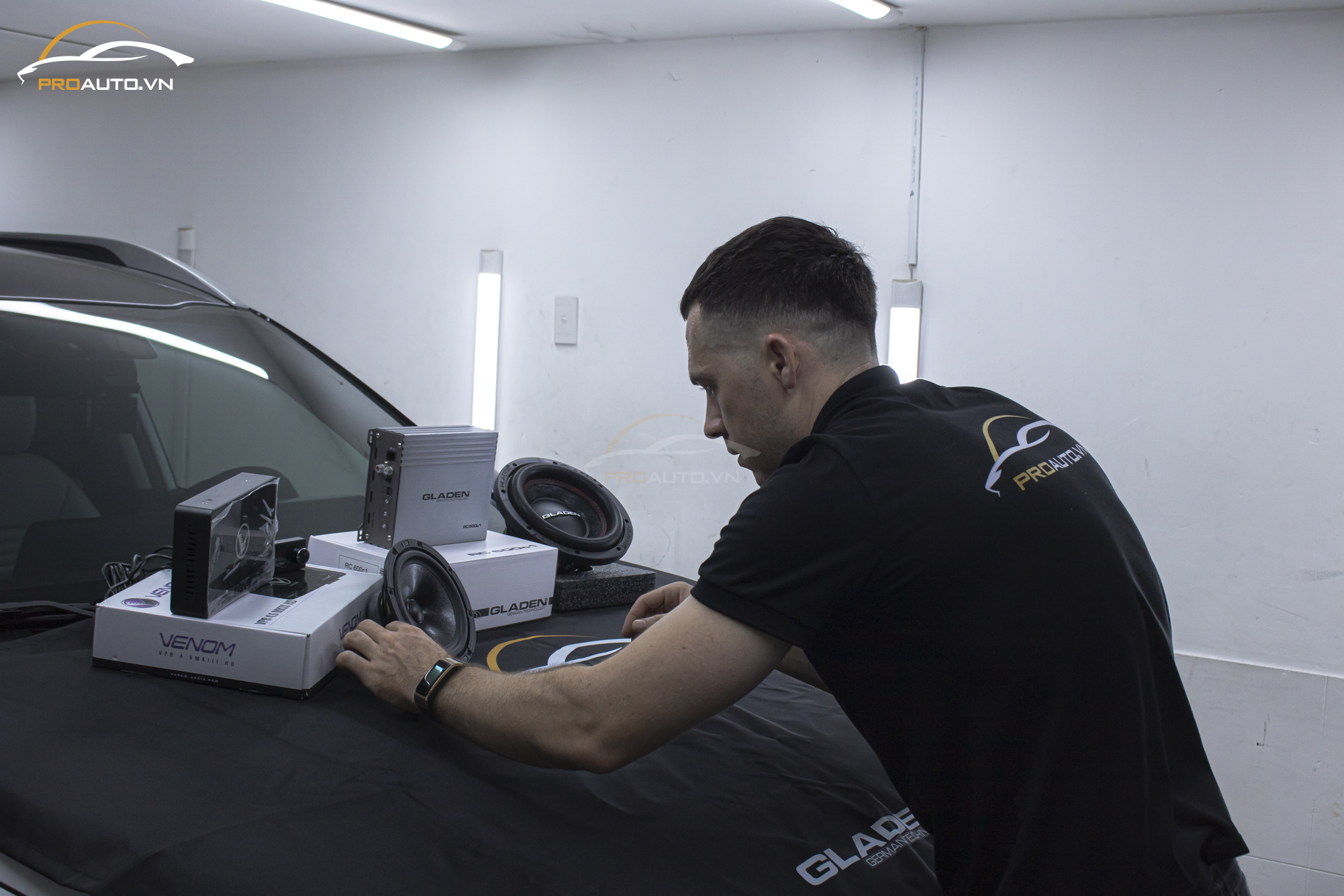 Độ âm thanh xe hơi Kia Sonet cùng chuyên gia âm thanh nước ngoài