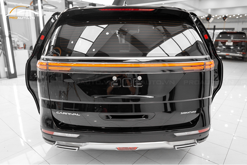 Độ đèn hậu phong cách “Porsche”