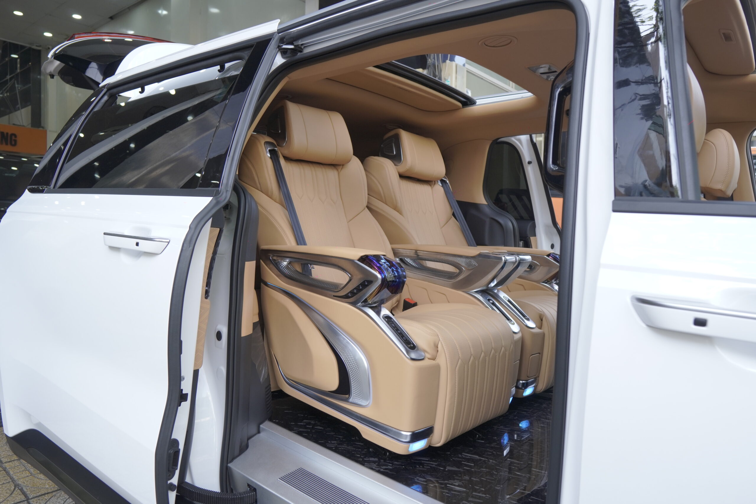 Độ ghế Limousine Kia Carnival uy tín - chuyên nghiệp tại Proauto.vn