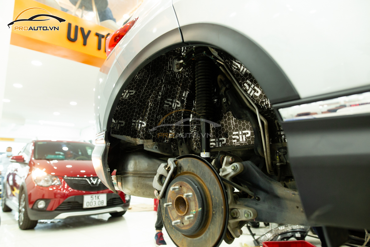 Cách âm chống ồn vị trí hốc bánh xe