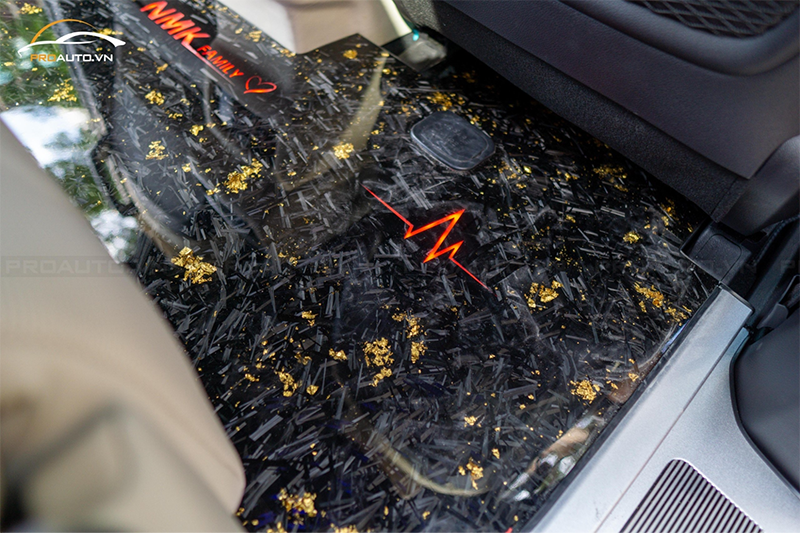 Lót sàn Carbon xe Kia Carnival Limousine