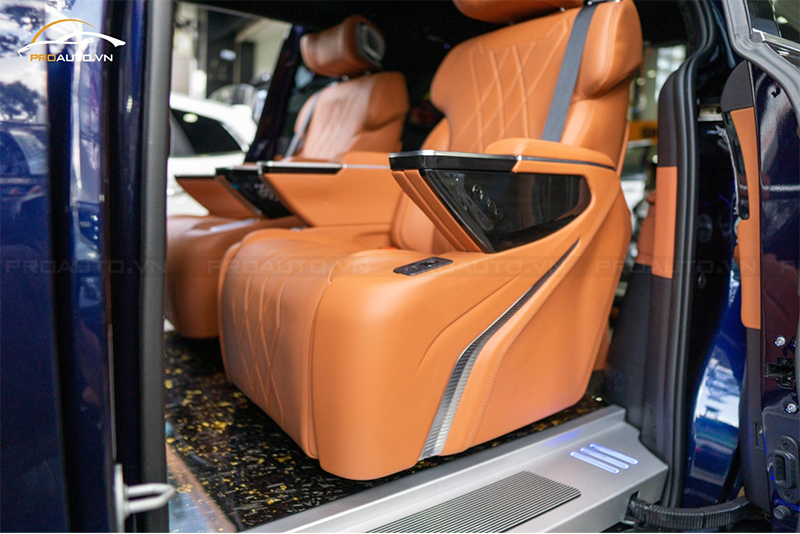 Mẫu Carnival độ ghế VIP