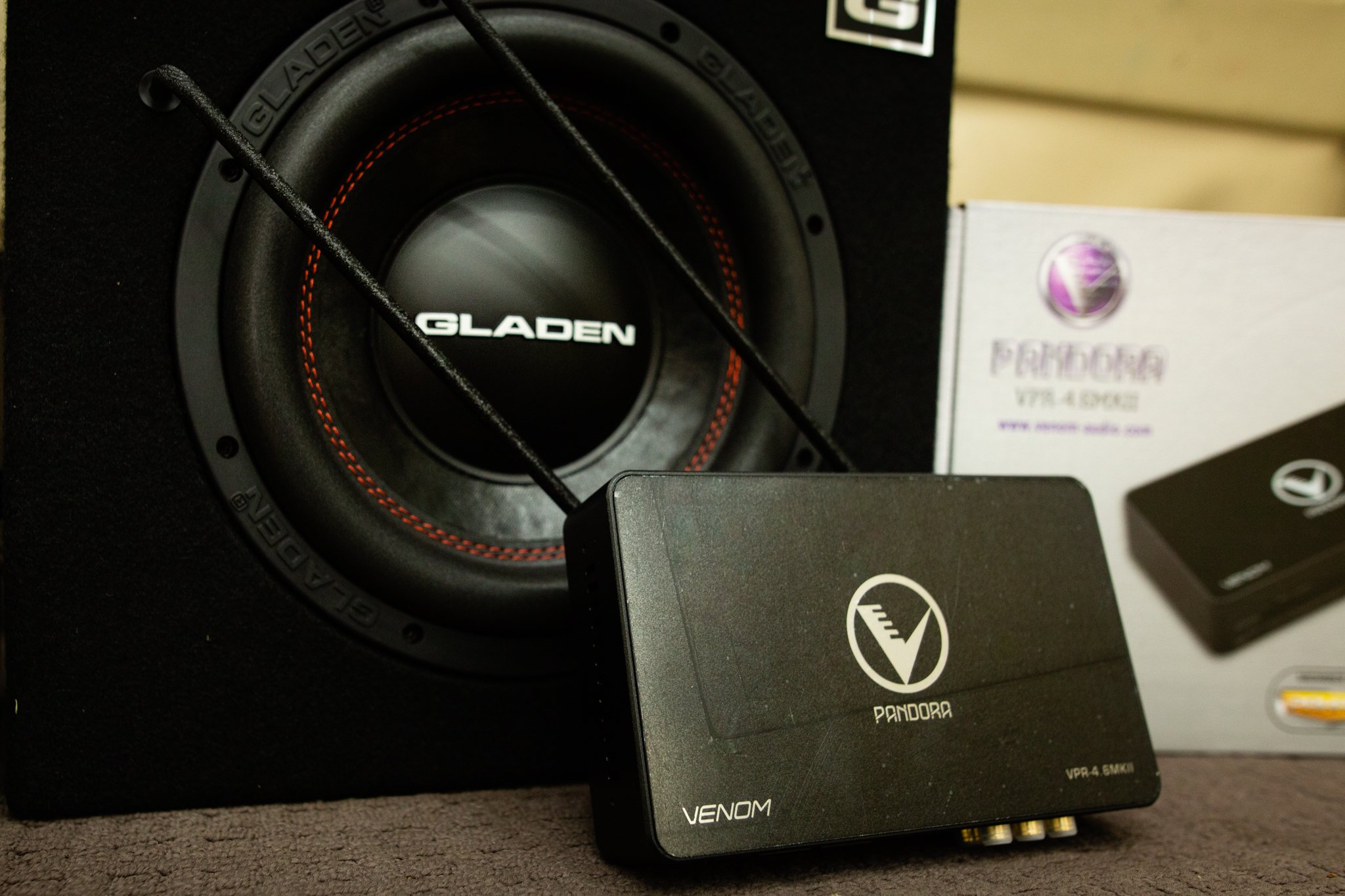 Loa Sub hơi oto ( Sub thùng gỗ)