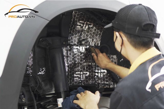 Những kinh nghiệm khi dán cách âm hốc bánh xe ô tô 