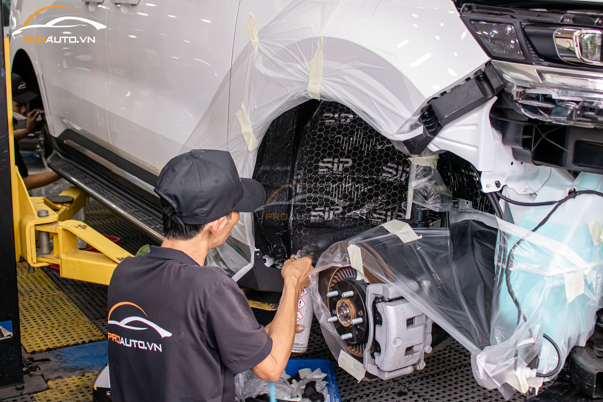 Xịt phủ gầm chống ồn 4 hốc bánh 