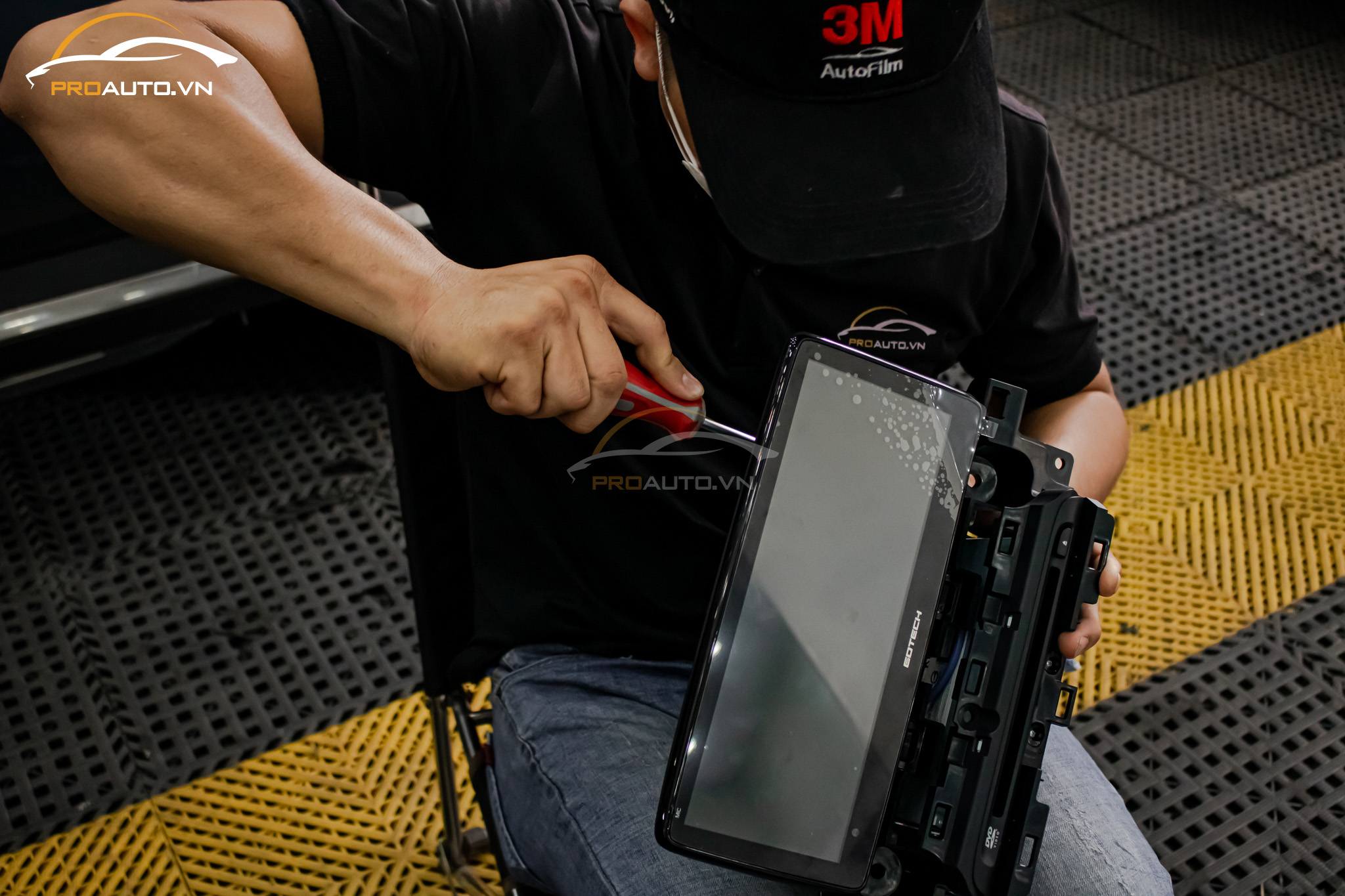 Thi công lắp màn hình chuyên nghiệp