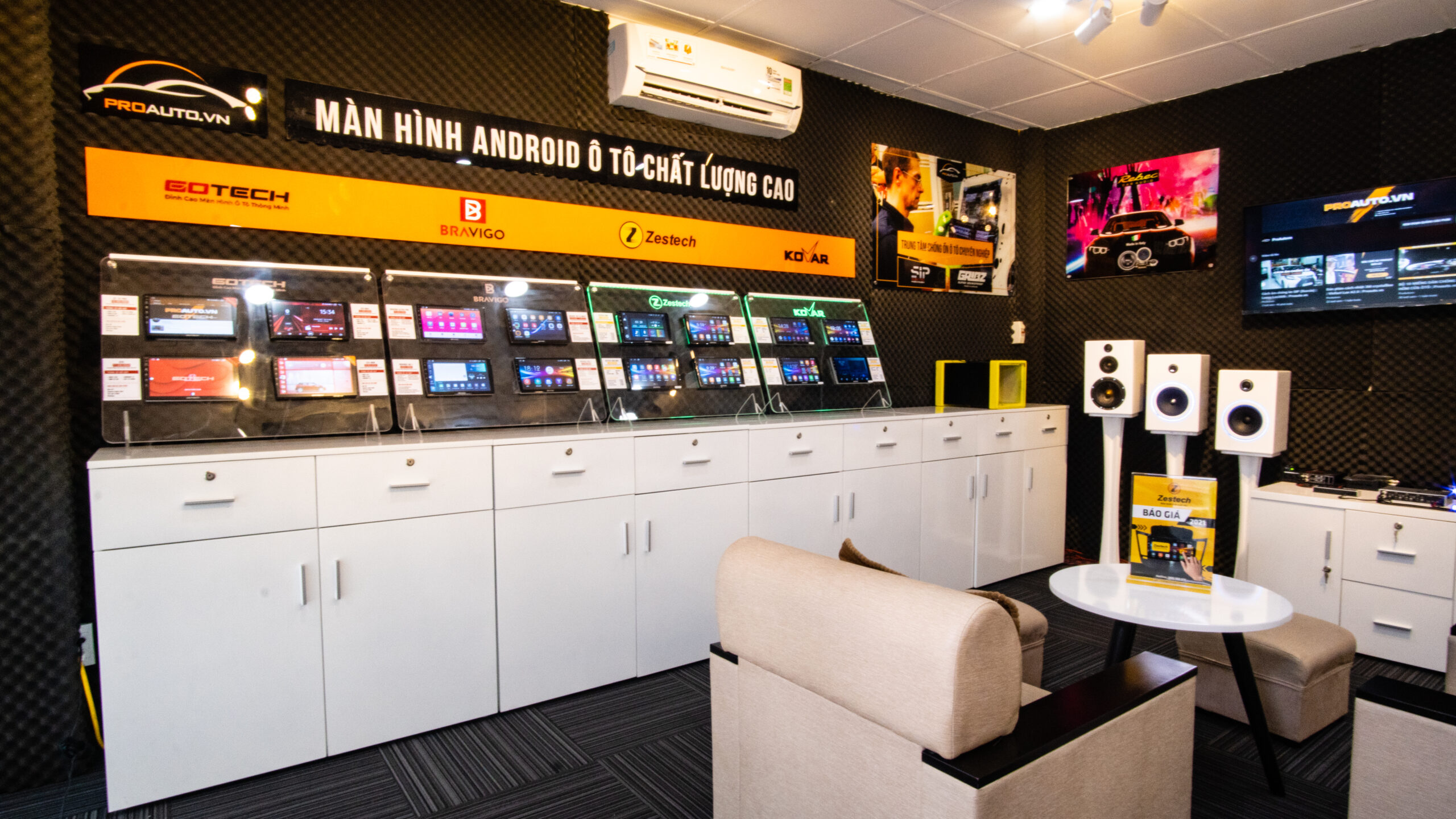 Khu vực trưng bày TOP những dòng thương hiệu màn hình nổi tiếng