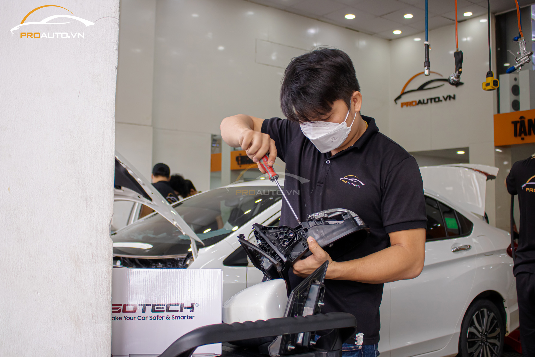 Thi công lắp màn hình Android thông minh cho xe ô tô