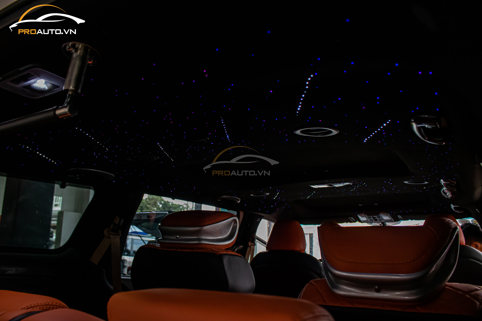 Độ trần ánh sao lung linh sắc màu