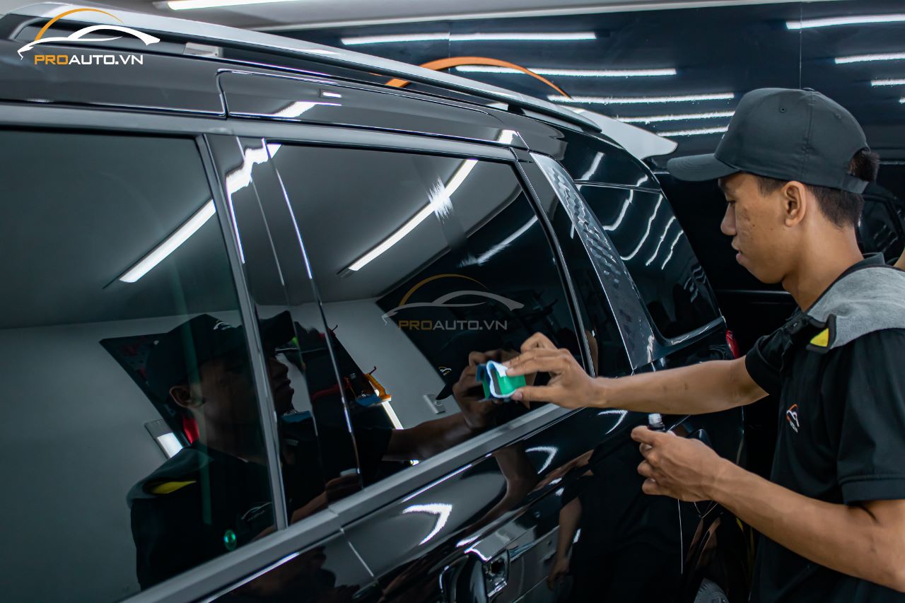 Phủ Ceramic ô tô giúp chống tia UV và các tác nhân ăn mòn