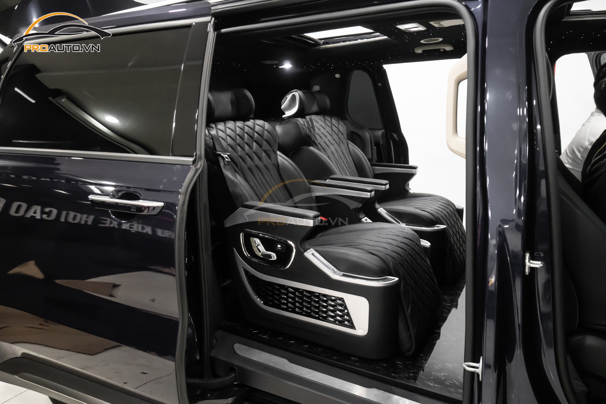 Kia Carnival độ ghế Limousine