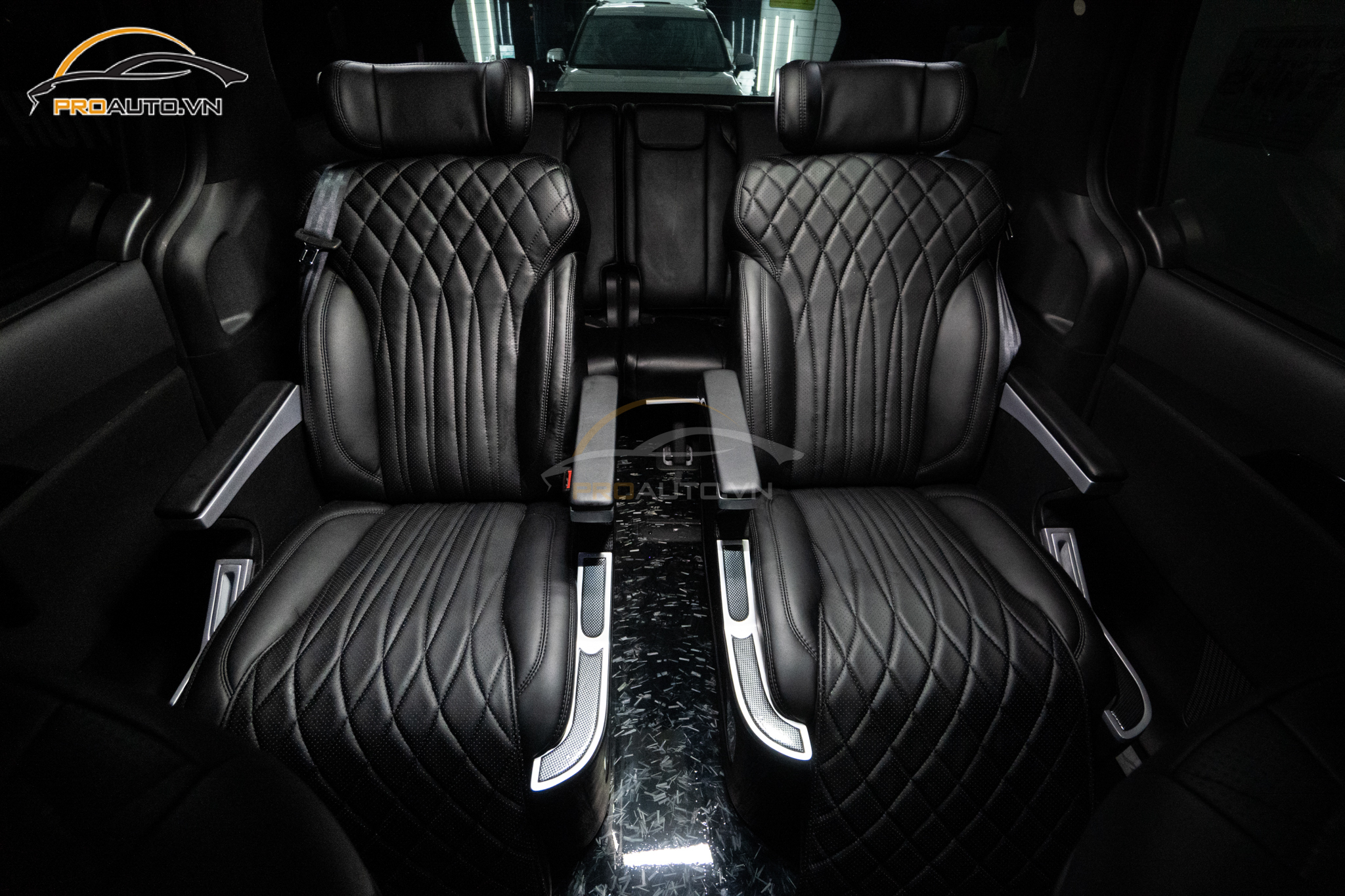 Độ ghế Limousine Kia Carnival Vip