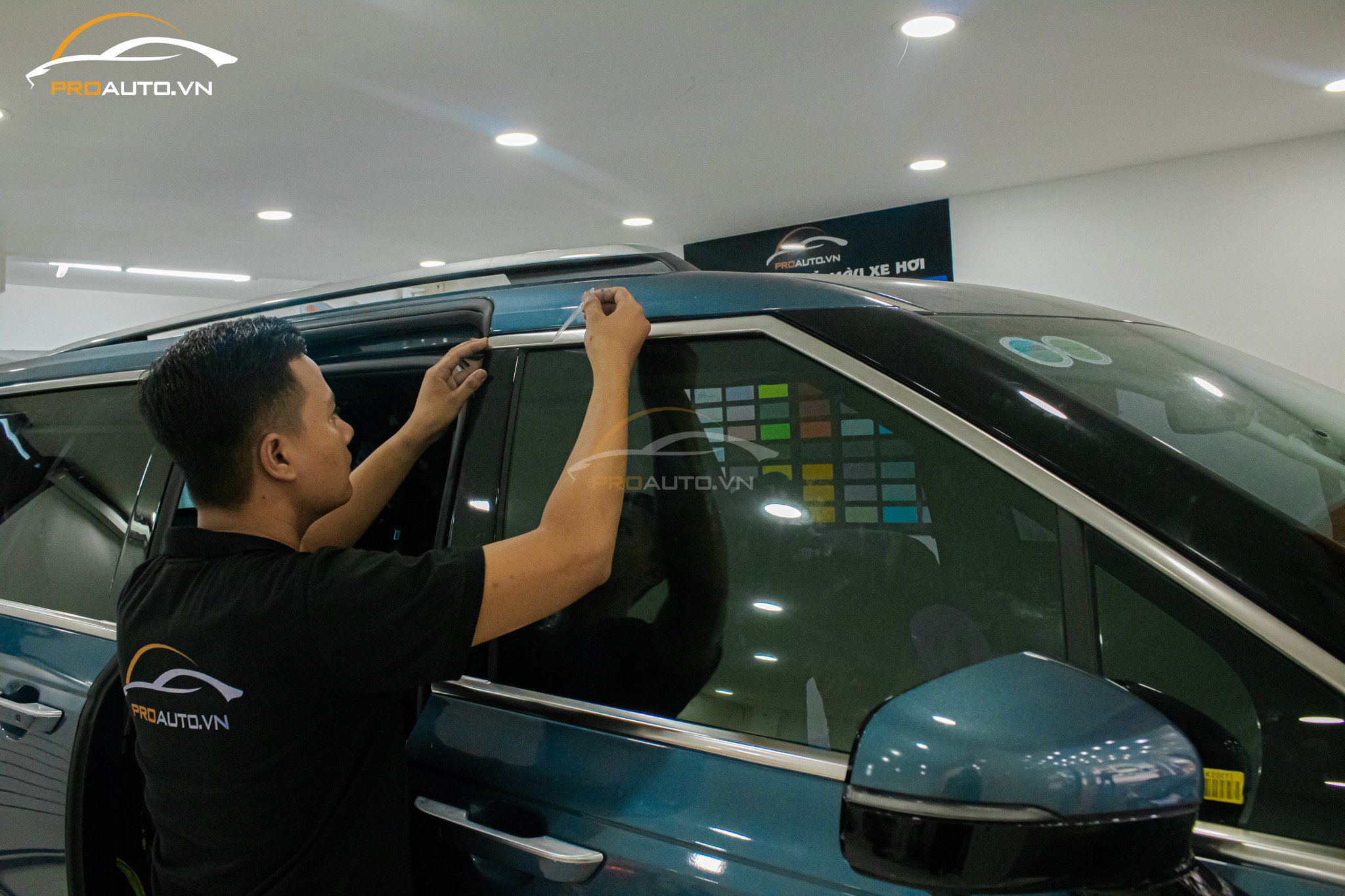 Nẹp viền chân kính