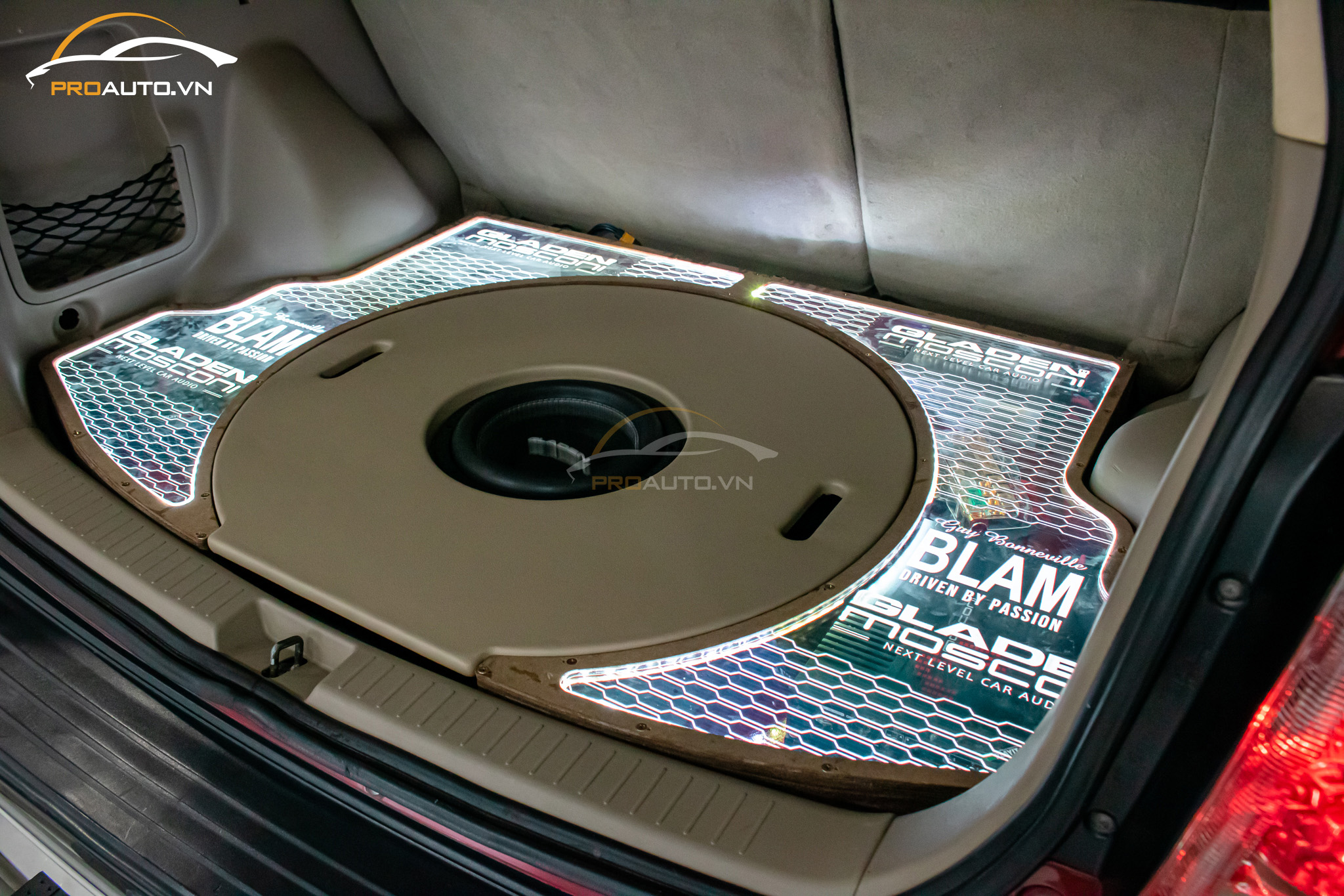 Thi công lắp loa sub xe hơi chuyên nghiệp