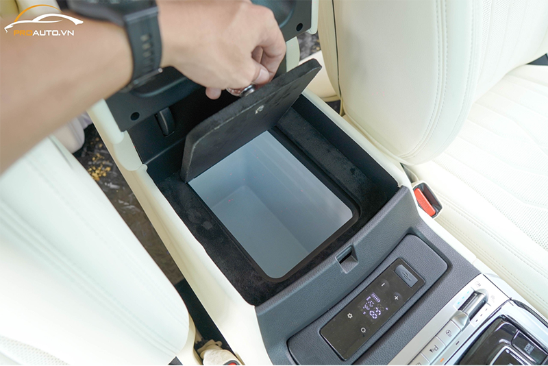 Nâng cấp tủ lạnh mini cho xe KIA Carnival