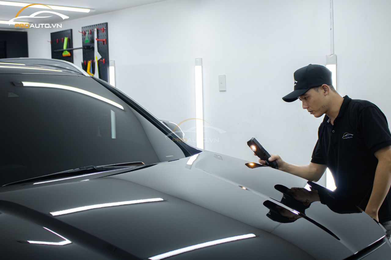 Thi công phủ Ceramic Diamond Shield chuyên nghiệp tại Proauto.vn