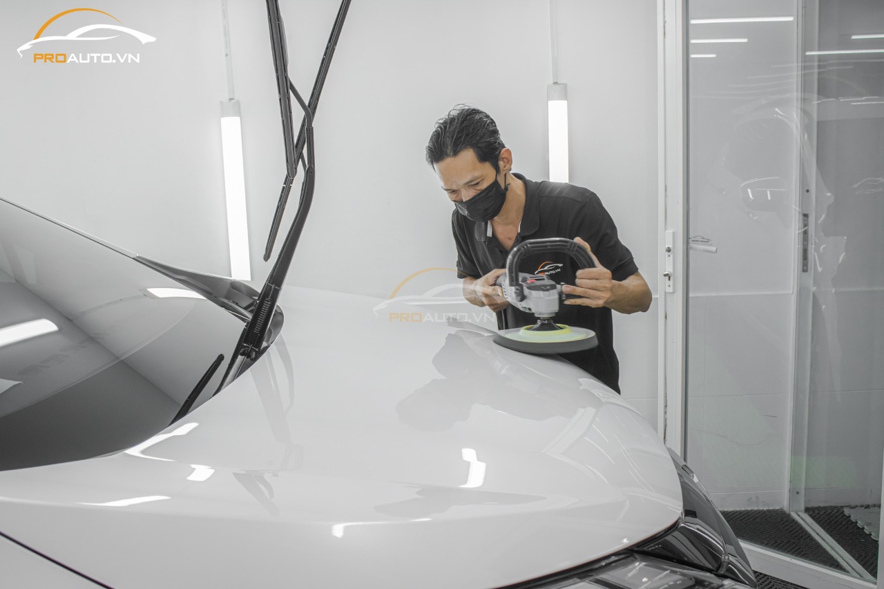 Thi công phủ Ceramic Diamond Shield chuyên nghiệp tại Proauto.vn
