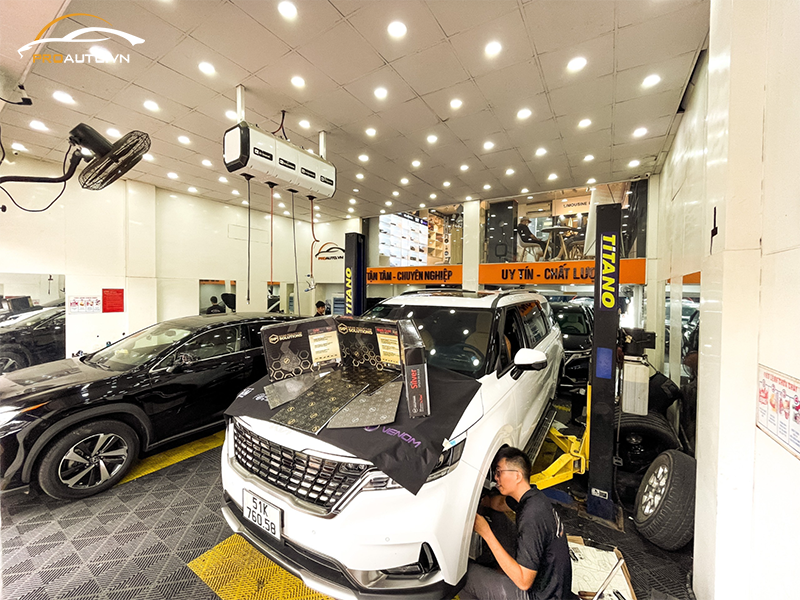 Thi công dán cách âm chống ồn cho xe KIA Carnival tại PROAUTO.VN