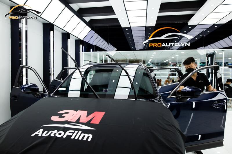 Thi công dán film cách nhiệt oto tại Proauto.vn