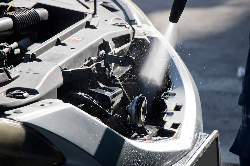 Có Nên Vệ Sinh Khoang Máy Ô Tô Tại Nhà Hay Không